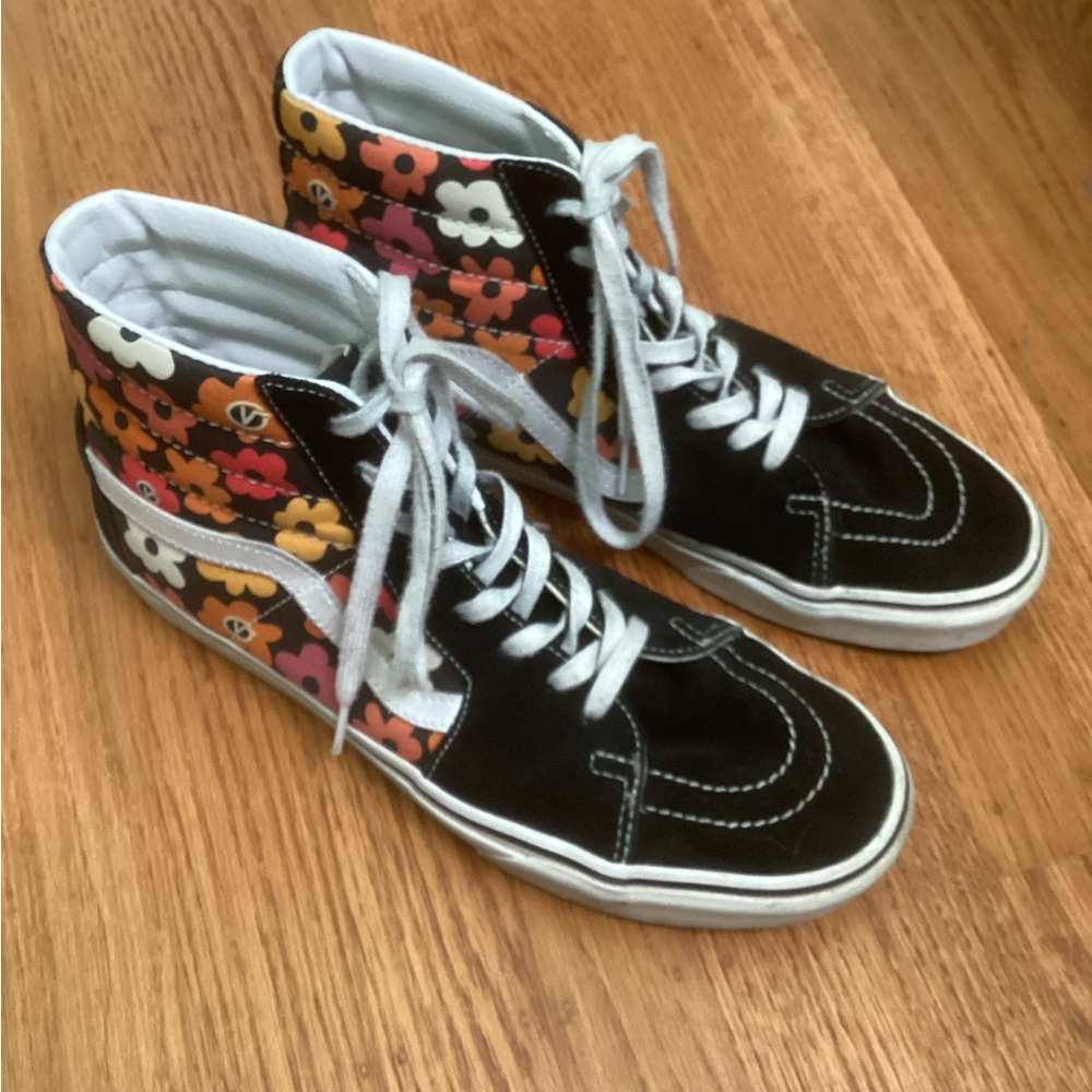 SALE - Vans Black High-Top Floral Detail Sneakers with Classic Design